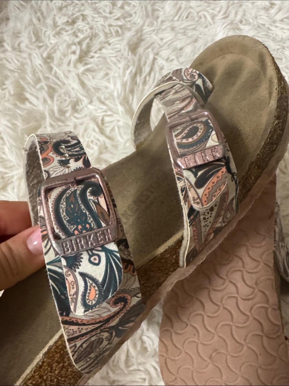 Kids Birckenstock Print Toe-Loop Sandals in Cream and Green - Picture 7 of 7